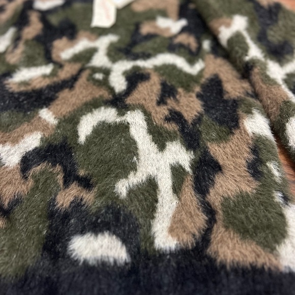 Camouflage Patterned Sweater - Picture 2 of 4